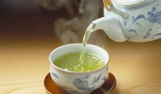 Uống trà nóng có thể làm tăng khả năng bị ung thực quản (Ảnh minh họa)