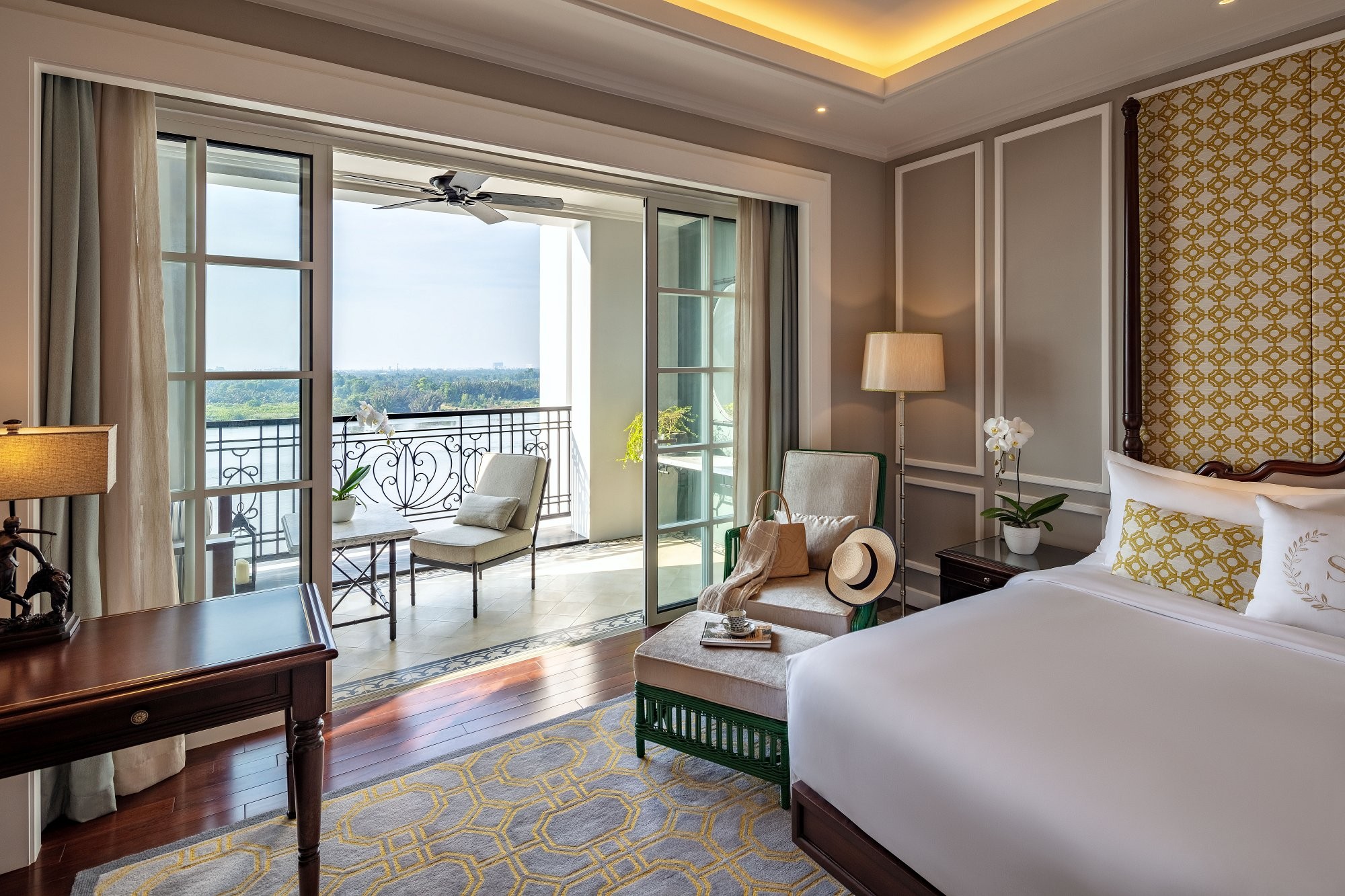 msg-deluxe-room-double-bedroom-with-view-1708644346.jpeg