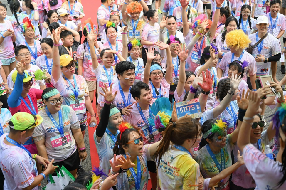 Hàng ngàn người về Bình Dương, chơi hết mình trong đường chạy sắc màu Color Run EcoLakes lần đầu tổ chức