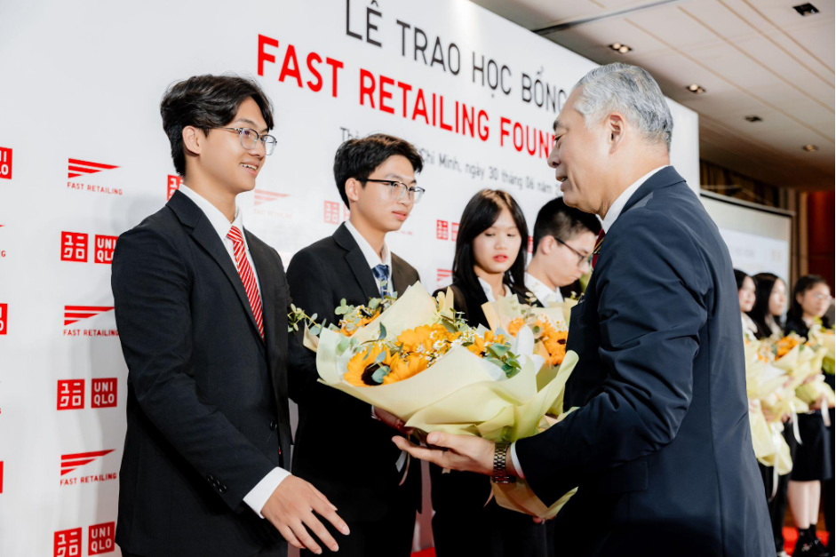 fast-retailing-1-1751343183.png