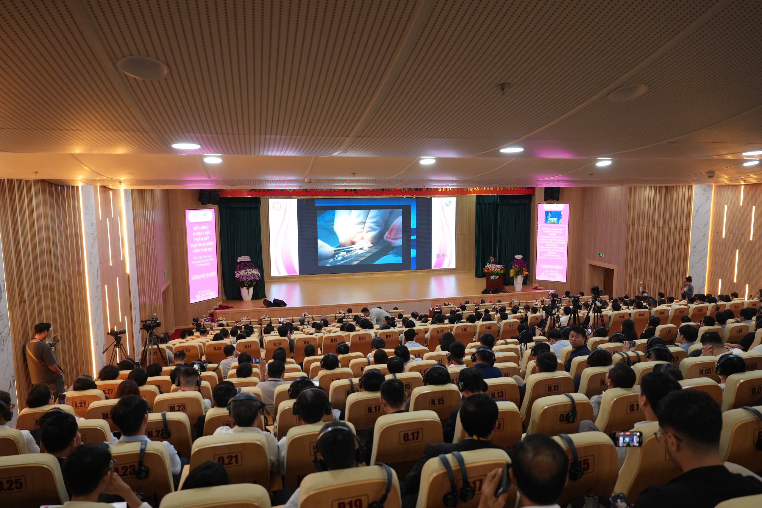 hoi-nghi-khoa-hoc-tham-my-thuong-nien-2025-1-1765069615.jpg