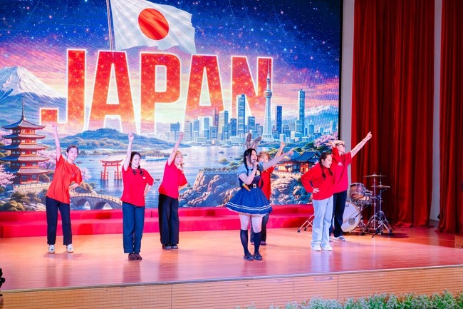 Sinh viên trải nghiệm “thế giới thu nhỏ” tại International Culture Day 2026