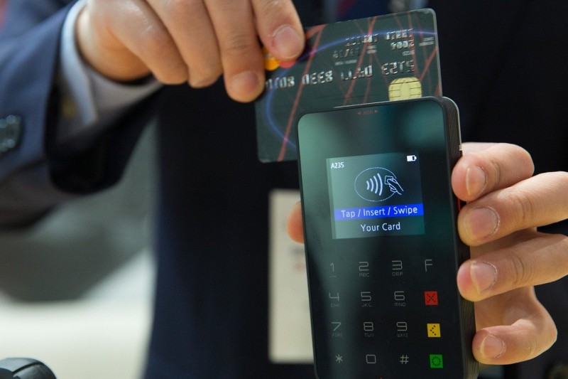 Mức thu phí SMS Banking của các ngân hàng như thế nào?