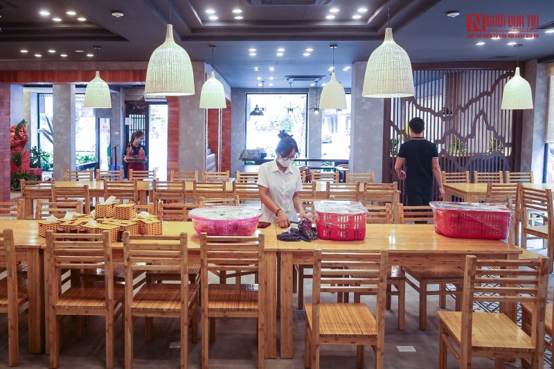 Hàng quán dọn dẹp, đóng cửa thực hiện chỉ đạo của thành phố