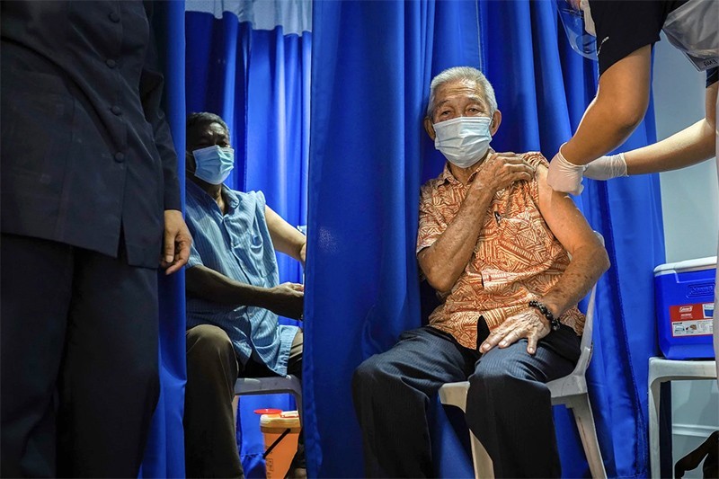 2 nguyên nhân khiến người lớn tuổi vẫn có thể mắc Covid-19 dù tiêm đủ vaccine?