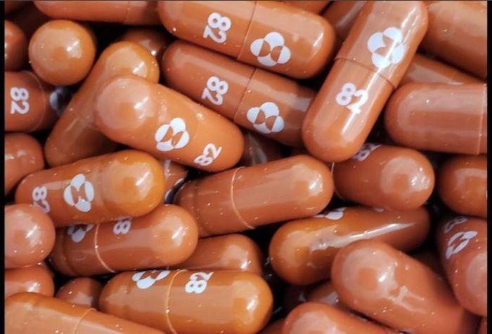 Anh trở thành quốc gia đầu tiên phê duyệt thuốc viên điều trị Covid-19