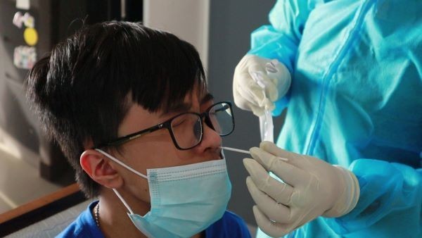Cách hạn chế 'dương tính giả' khi test nhanh Covid-19