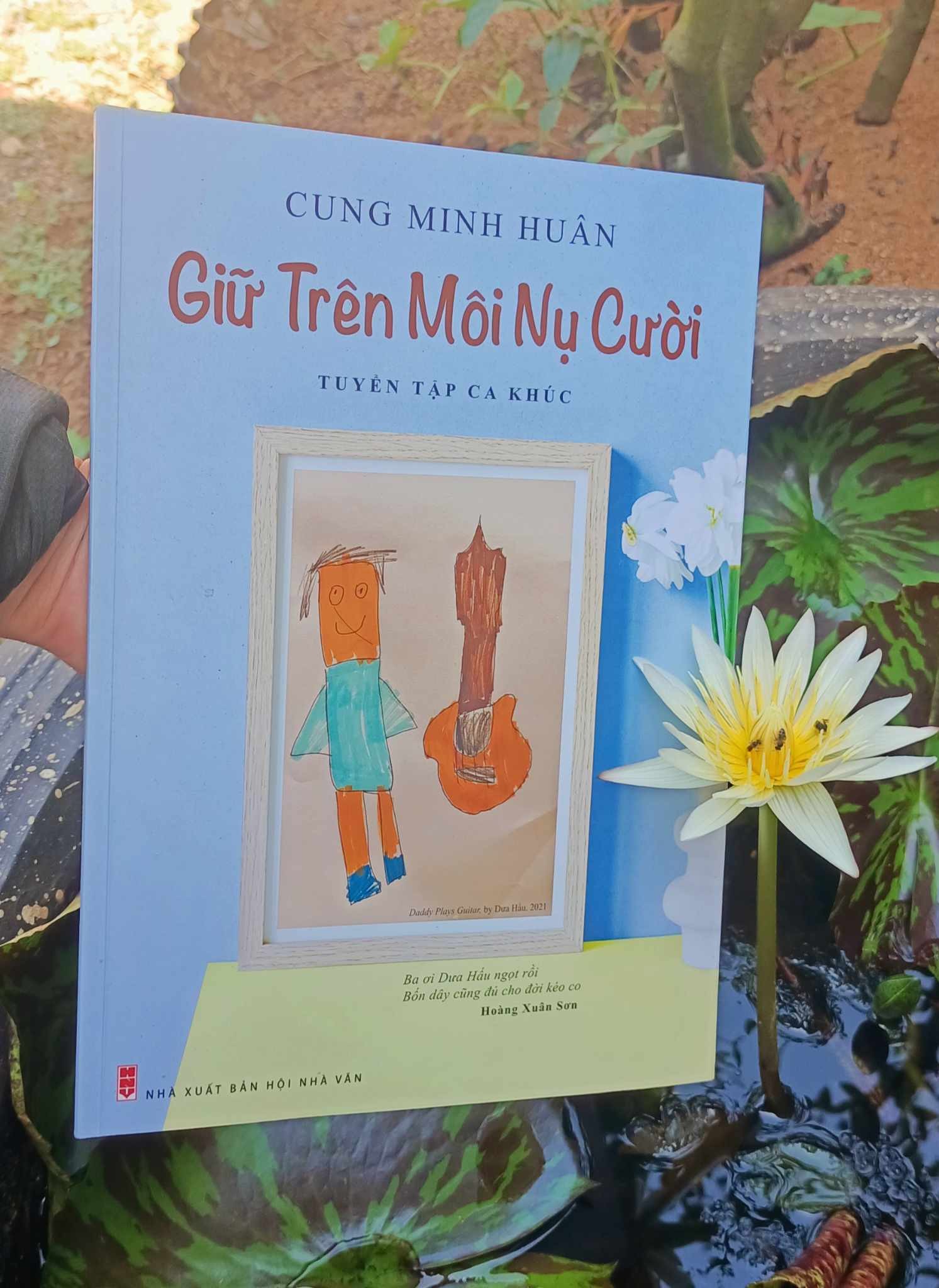 ‘Giữ trên môi nụ cười’  - Tuyển tập 40 ca khúc mang đậm dấu ấn trữ tình