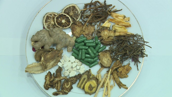 Đông - Tây y bắt tay chữa Covid-19