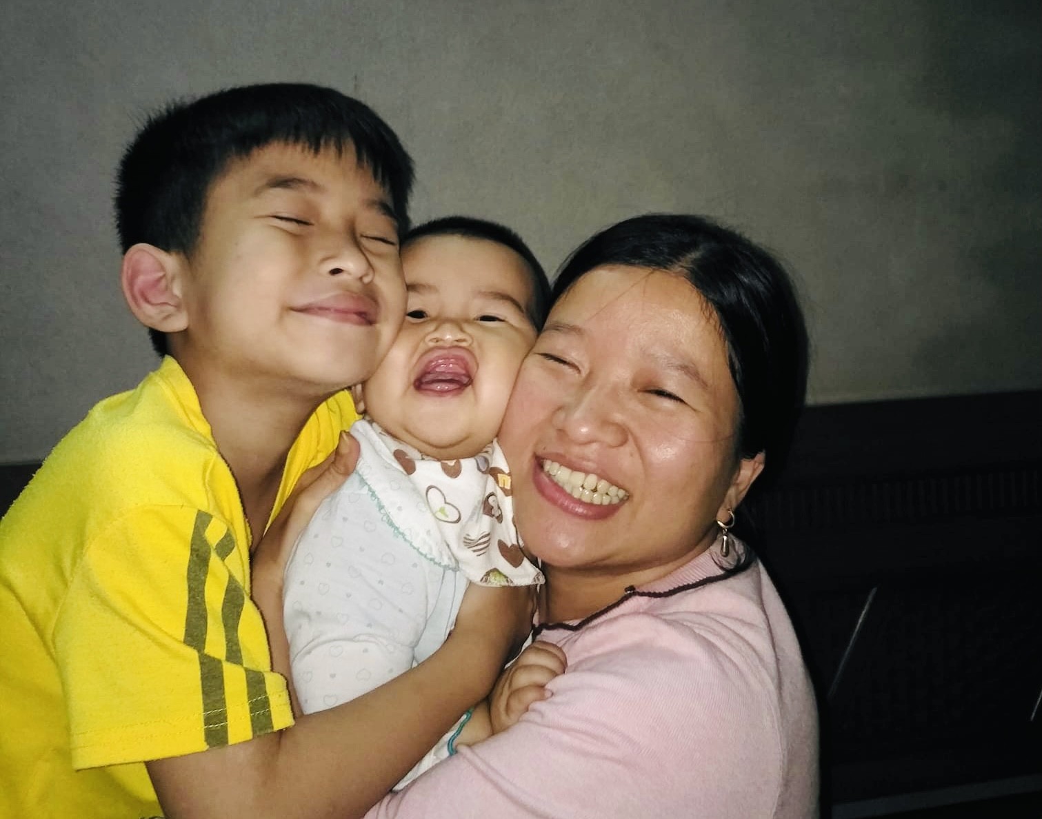 Đi lên từ đôi chân trần không tươm tất