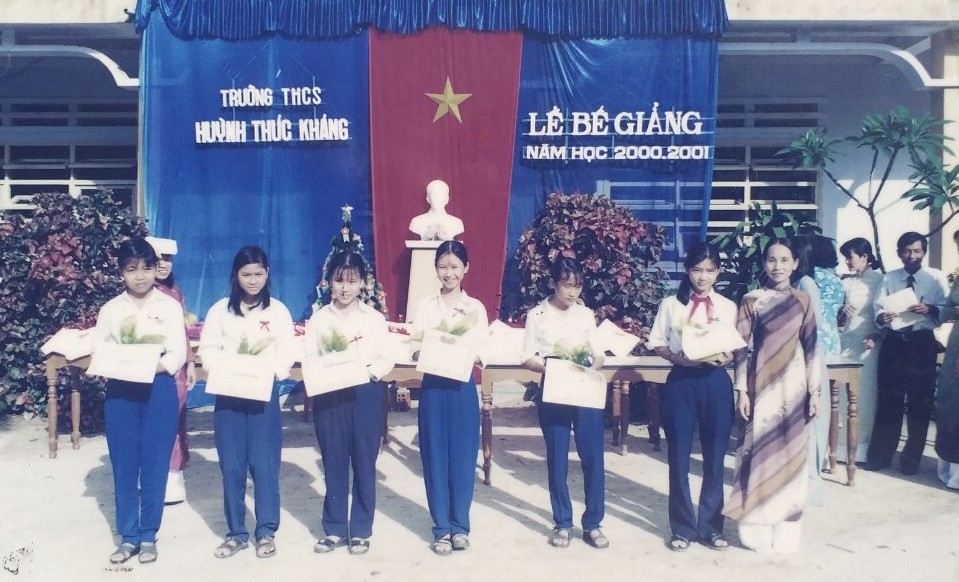 Cô giáo già thầm lặng