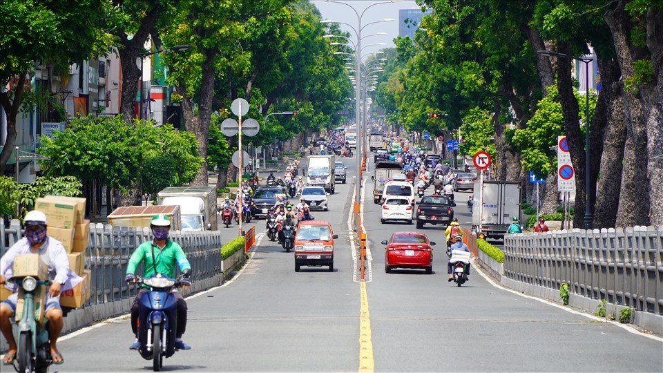 Từ 16/8-15/9: 10 nhóm đối tượng tại TPHCM được phép ra đường sau 18 giờ