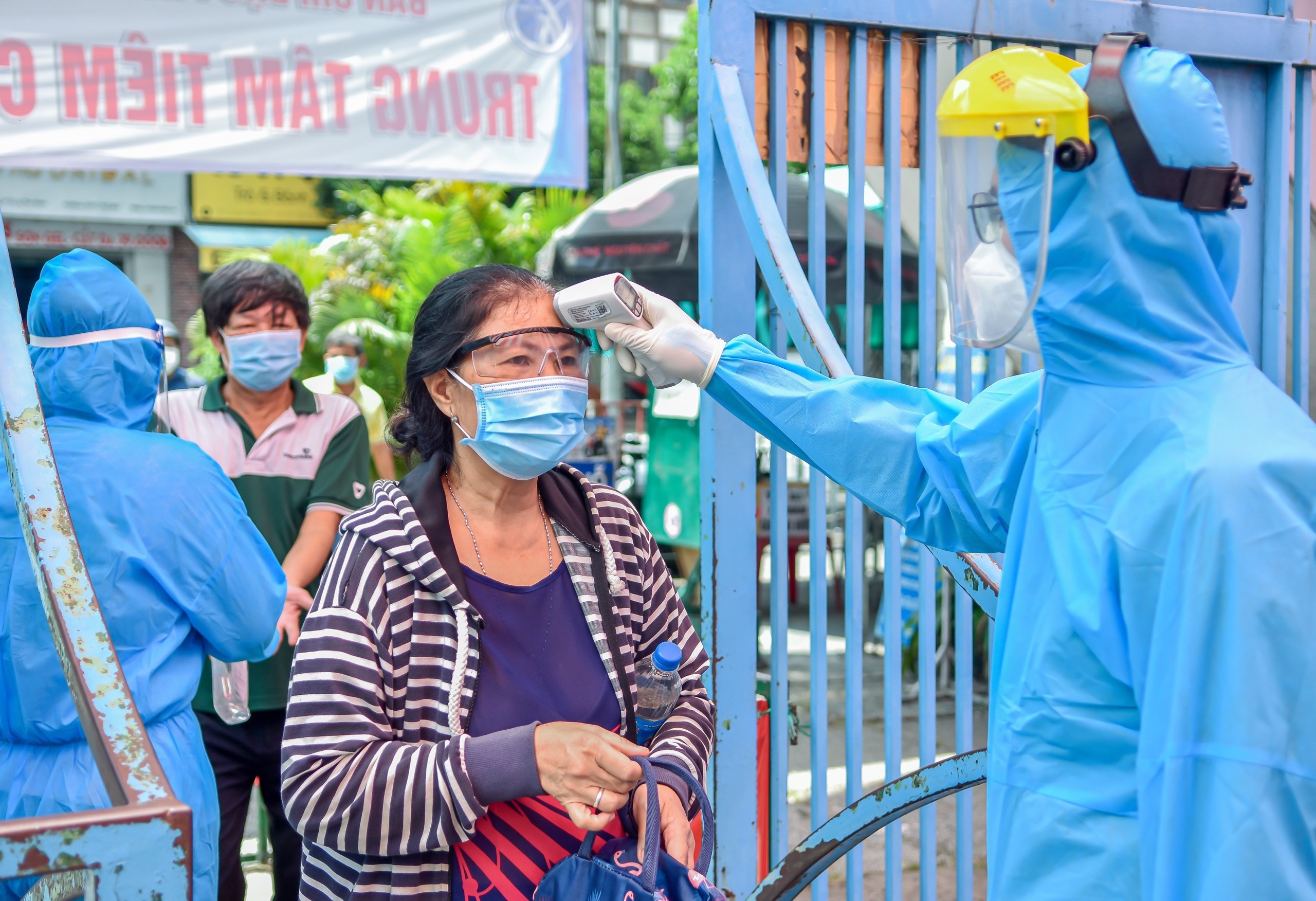 TPHCM ban hành Chỉ thị 18 chỉ cho phép 8 nhóm ngành nghề được phép hoạt động