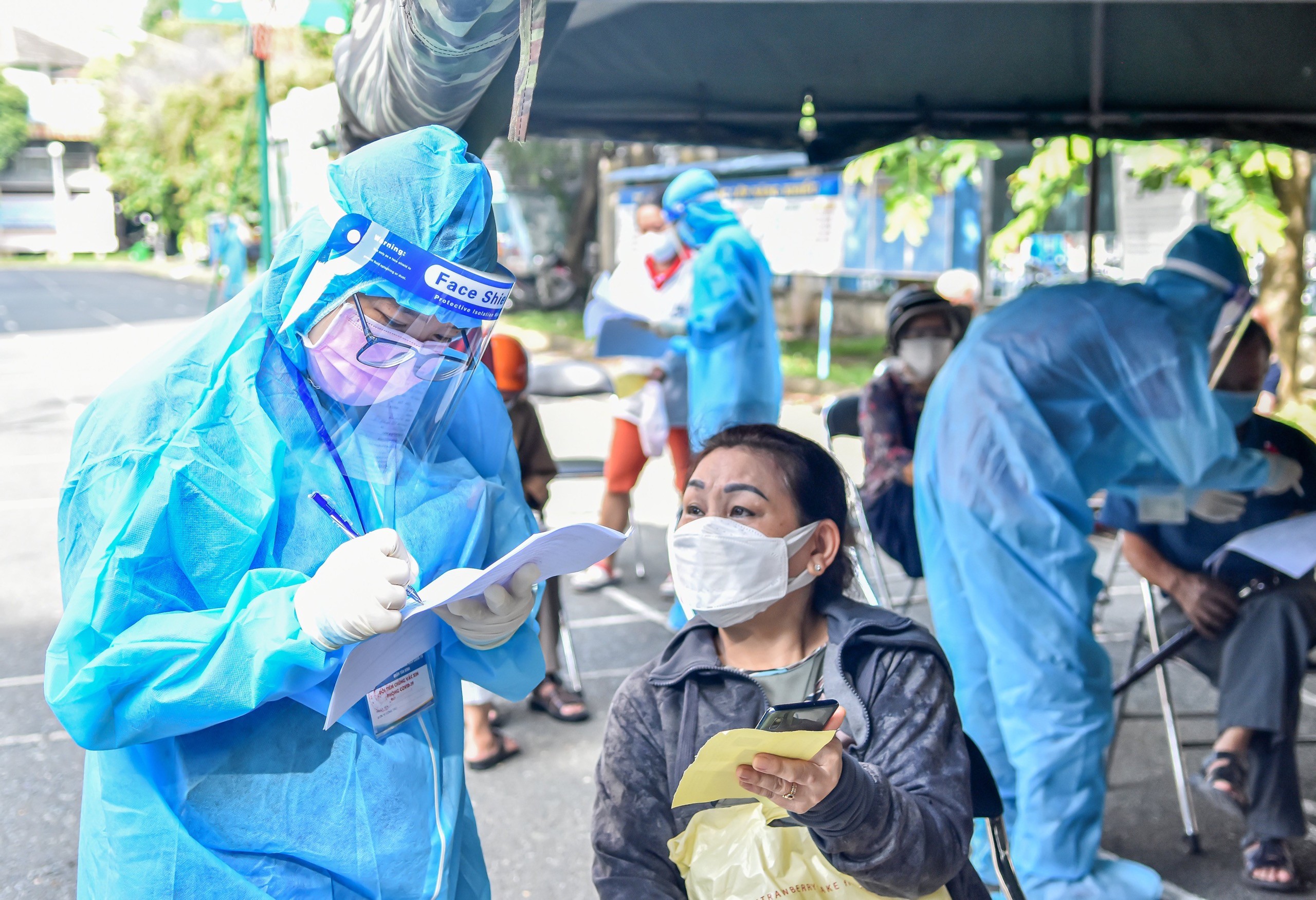Một nửa dân số thế giới được tiêm ít nhất 1 mũi vaccine