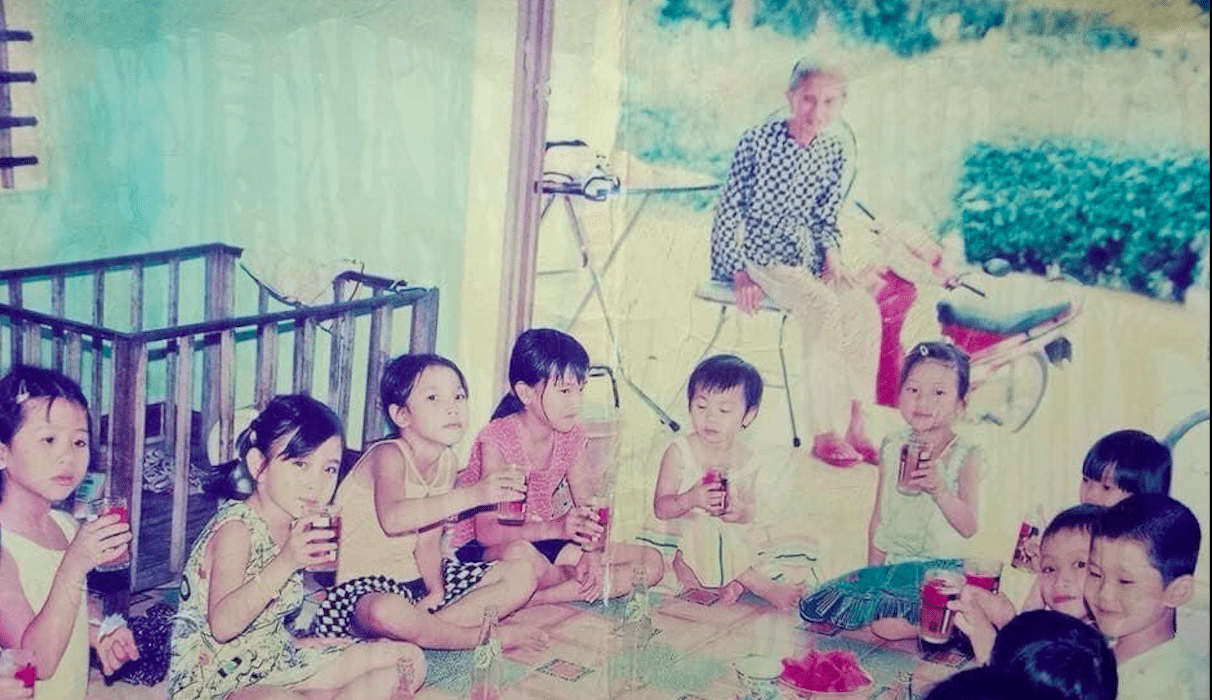 Chiếc áo len vẫn còn đó... trong niềm tin, niềm khắc khoải buổi xế chiều!