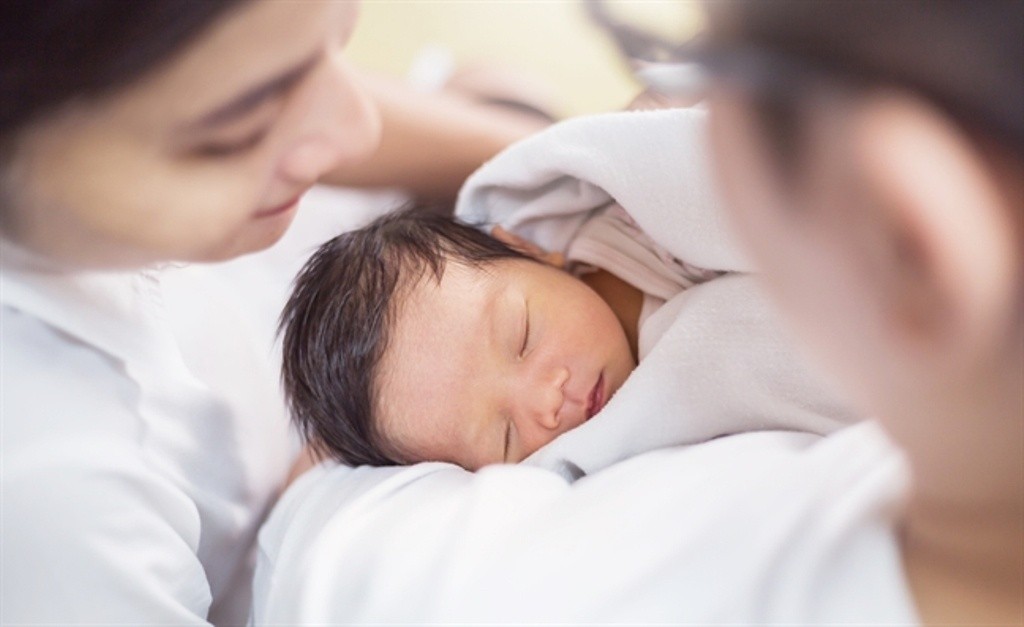 Dự thảo Đề cương Luật Dân số đề xuất thưởng 2 tháng lương cho người sinh con thứ 2