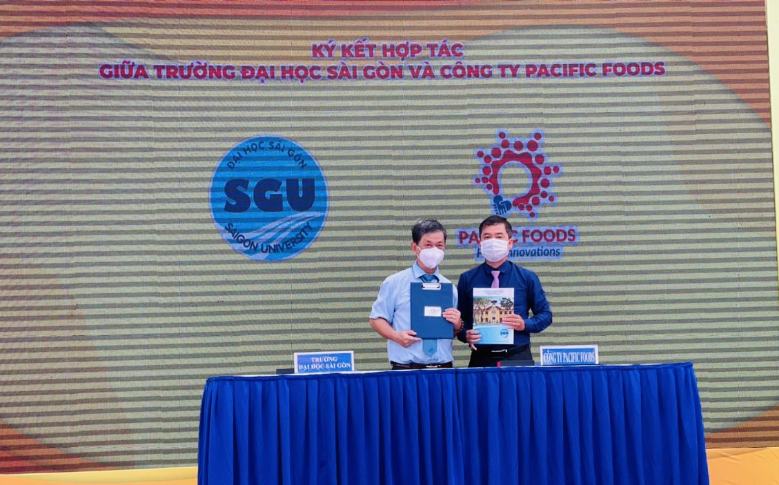 Đại học Sài Gòn hợp tác Pacific Foods đồng hành cùng sinh viên khó khăn