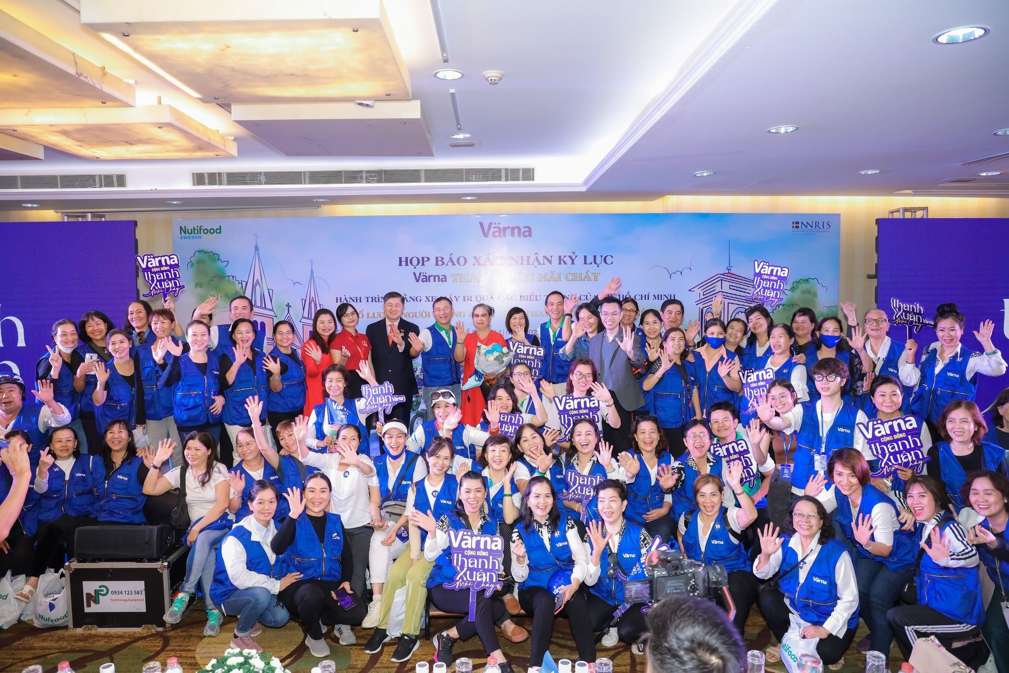 Hành trình bằng xe máy đi qua các biểu tượng của TP.HCM có số lượng người trung và cao niên tham gia đông nhất Việt Nam