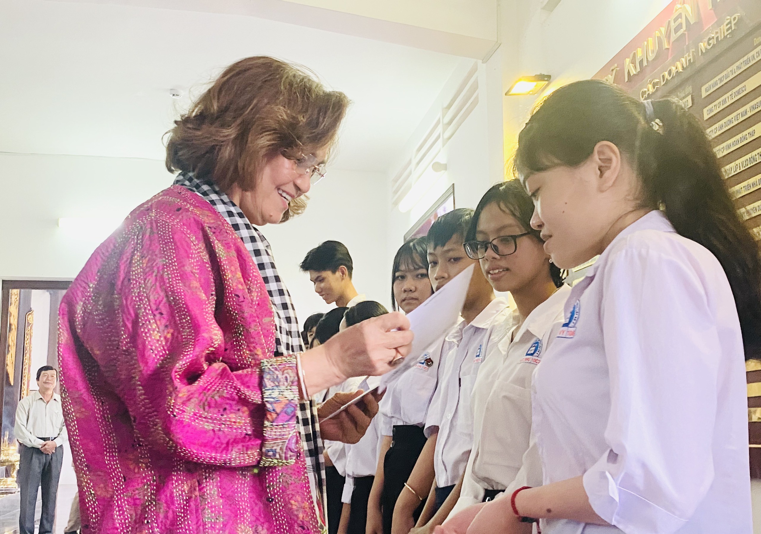 'Về nguồn' và chuyến đi bồi đắp tình người
