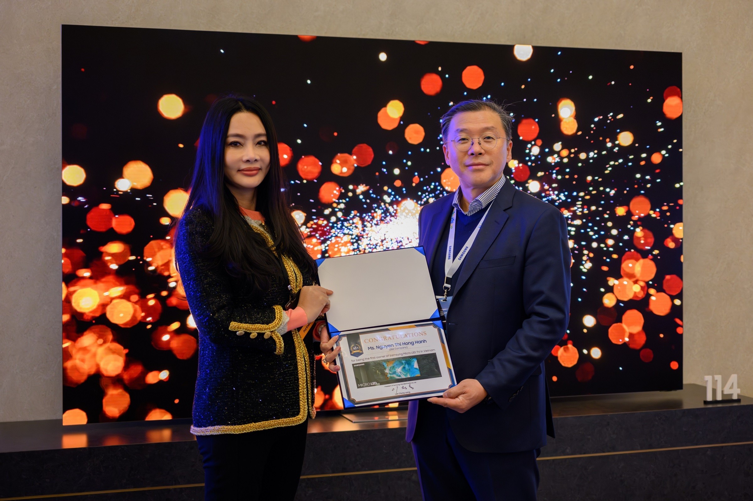 Samsung công bố người Việt Nam đầu tiên sở hữu TV MICRO LED siêu đắt đỏ, trị giá 3,5 tỷ