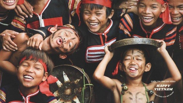 “Việt Nam hạnh phúc - Happy Vietnam”
