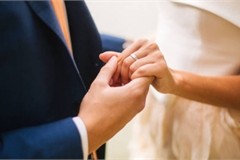 Sau 10 năm ly hôn, ngày gặp lại vợ cũ tôi càng thêm xấu hổ