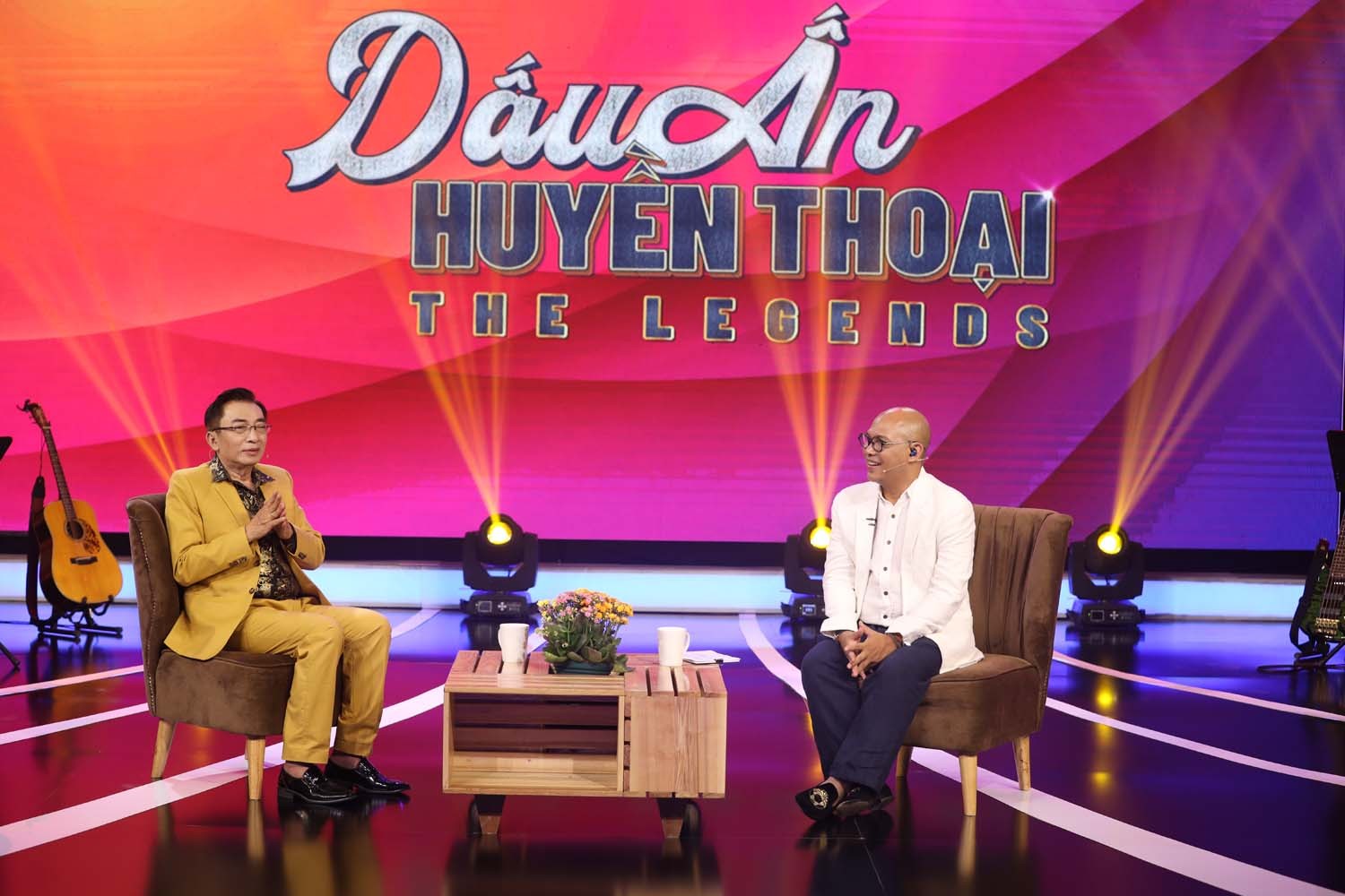 “Hoàng Tử Mưa Bụi" Đình Văn rơi nước mắt trước tình cảm của khán giả Dấu Ấn Huyền Thoại