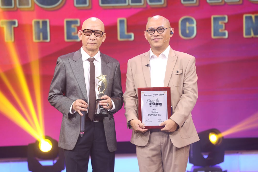 NSƯT Nhất Sinh lần đầu chia sẻ về quá khứ đi kéo màn sân khấu trước khi đi hát và thành danh