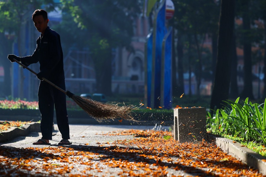 Bài thơ "Sài gòn đang rất mệt!" mang lại nhiều xúc cảm trong những ngày dịch giã