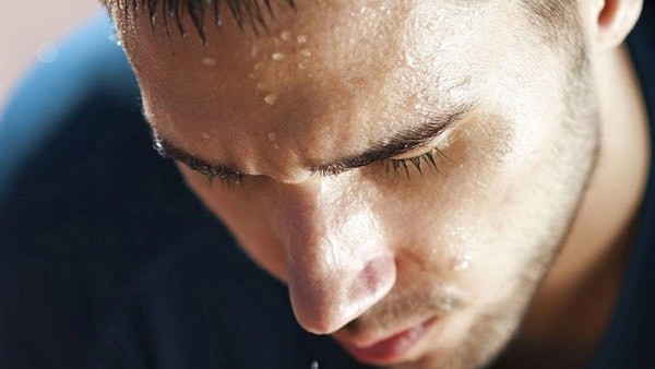 Đổ mồ hôi nhiều: Mầm bệnh nguy hiểm nên bạn nên lưu ý