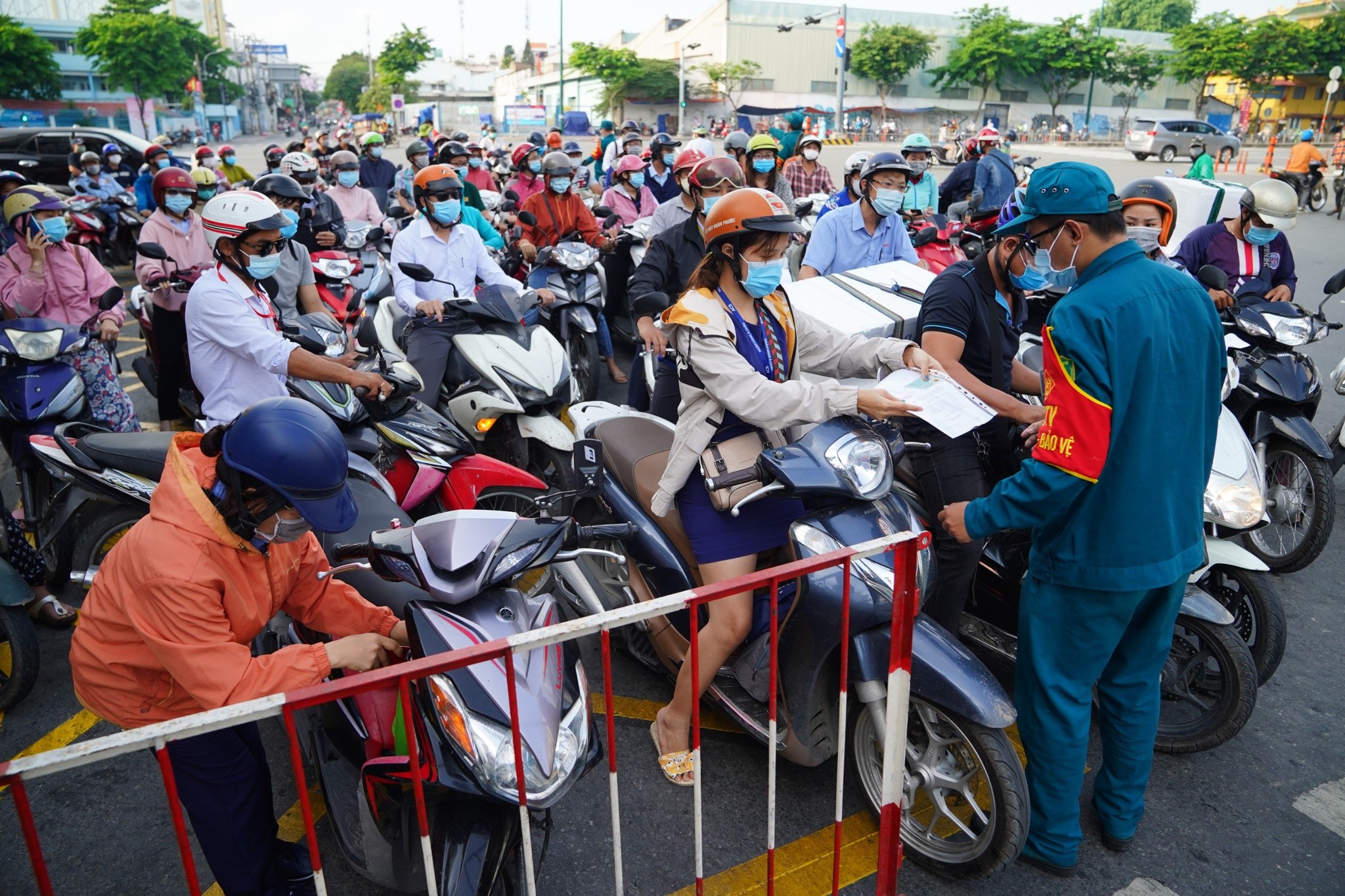 TP.HCM giãn cách xã hội theo Chỉ thị 16: Người dân cần lưu ý gì?