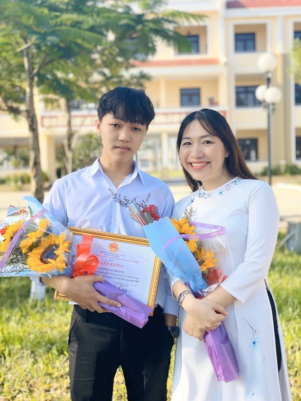 Một học trò nghèo ở xứ Quảng đạt điểm 10 môn văn