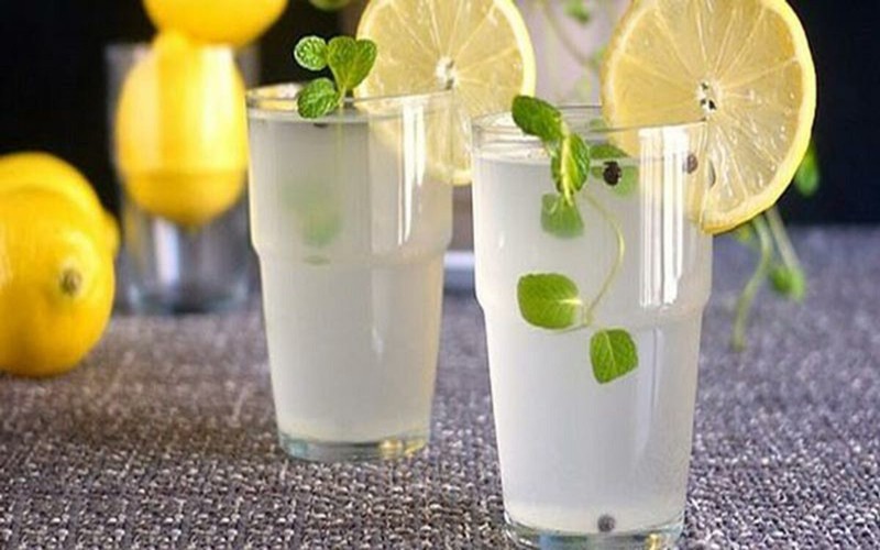 Bạn có nên uống chanh nóng trong quá trình nhiễm Covid-19