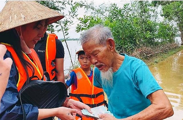 Làm từ thiện xin đừng đong đếm lòng trắc ẩn!