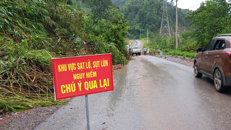 Địa hình các xã ở Quảng Nam vừa xảy ra các vụ sạt lở đất nghiêm trọng khiến hơn 65 người bị vùi lấp như thế nào?