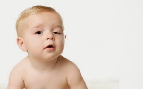 Những nguyên nhân nào gây ra hiện tượng sụp mi mắt?