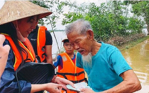 Làm từ thiện xin đừng đong đếm lòng trắc ẩn!