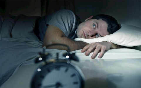 Cơ thể sau khi thức khuya lâu có hiện tượng gì bất thường?