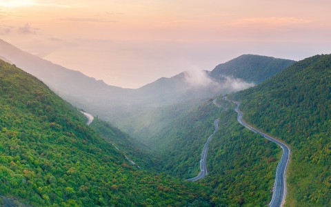 Ngắm vẻ đẹp kỳ vĩ đèo Hải Vân thách thức những tay “phượt thủ”