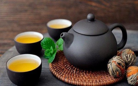 6 sai lầm tai hại khi uống trà làm tổn thương dạ dày, rối loạn nhịp tim
