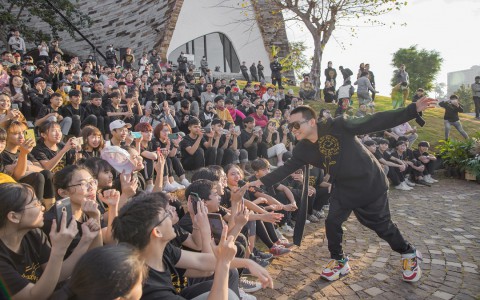 “Dậy! Dậy! Dậy! Tuổi trẻ ơi! Cùng Dấn thân – Khát vọng – Đổi đời mình”