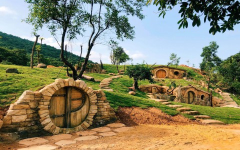 Đến ngôi làng người lùn Hobbit của New Zealand ngay tại Việt Nam