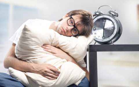 Ngủ như thế nào để tốt cho da mặt cũng như không bị đau nhức các khớp xương?