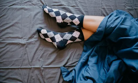 Vì sao mang tất khi ngủ giúp cho giấc ngủ ngon?