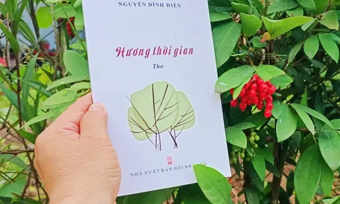 Cái tôi trữ tình sâu lắng trong 'Hương thời gian' của nhà giáo Nguyễn Đình Hiền