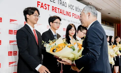 Fast Retailing trao tặng học bổng năm thứ 3 liên liếp dành cho học sinh Việt Nam