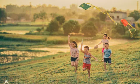 Trong hành trình tuổi trẻ mông lung, có nhiều thời điểm lạc lõng với câu hỏi: “Tôi là ai?"