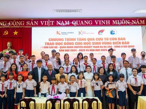 Quỹ Khởi Sự Từ Tâm trao 80 suất học bổng cho học sinh Côn Đảo