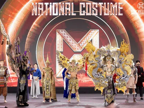 Phạm Tuấn Ngọc khoác trang phục 25kg trong đêm thi National Costume của Mr World 2024