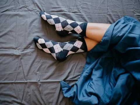 Vì sao mang tất khi ngủ giúp cho giấc ngủ ngon?